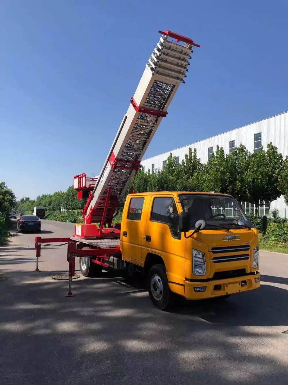 青龙附近的云梯车出租服务：轻松解决高空作业需求