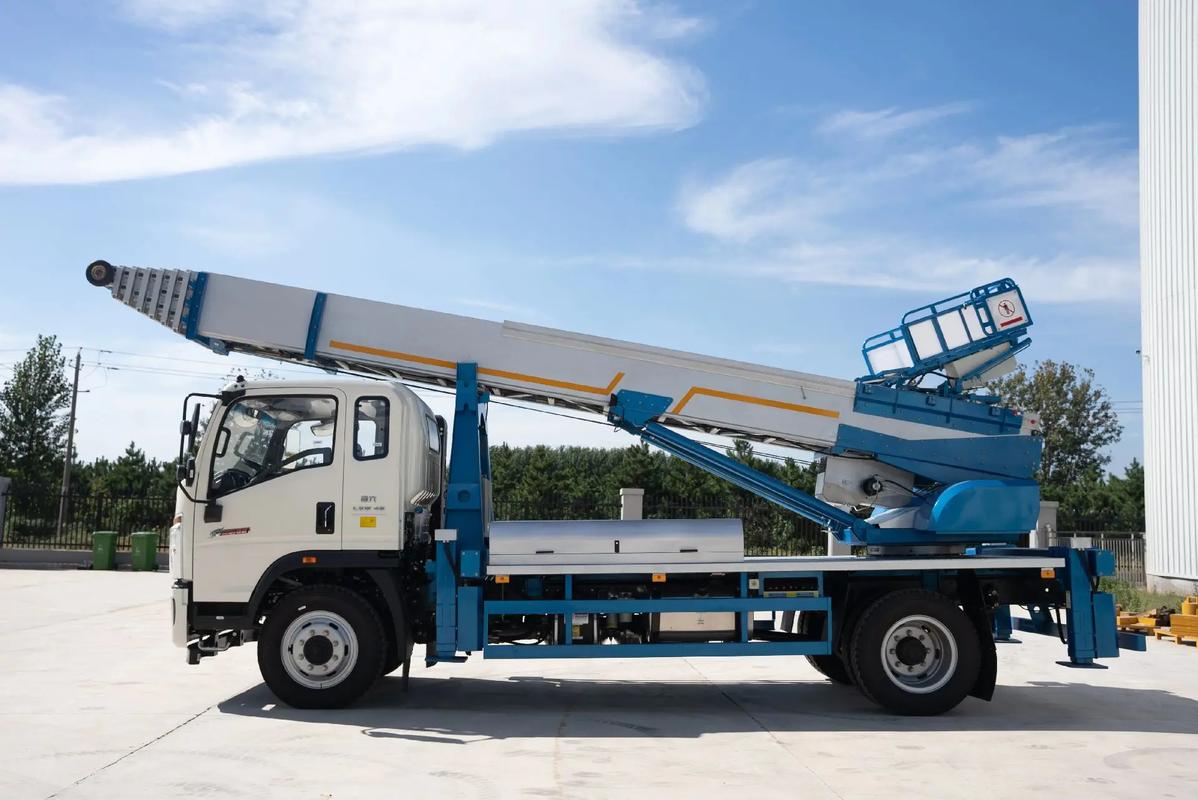 青龙云梯上料车租赁费用