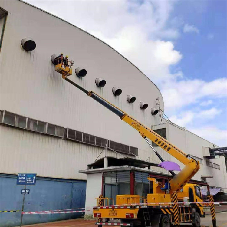 青龙高空作业车出租服务：专业广告牌安装解决方案