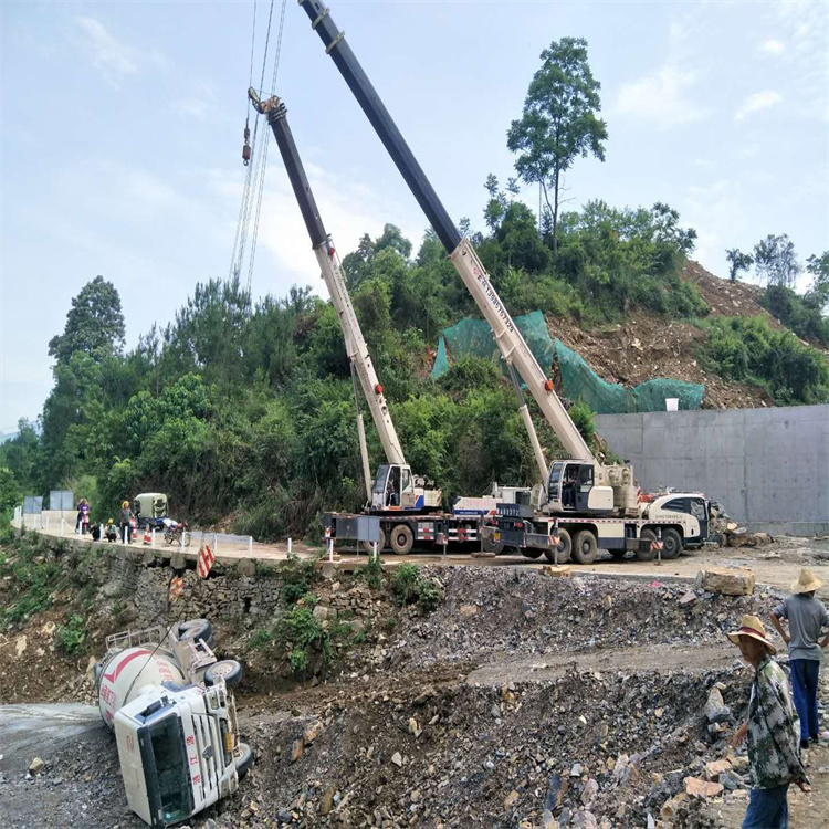 青龙汽车掉沟里叫吊车救援要多少钱