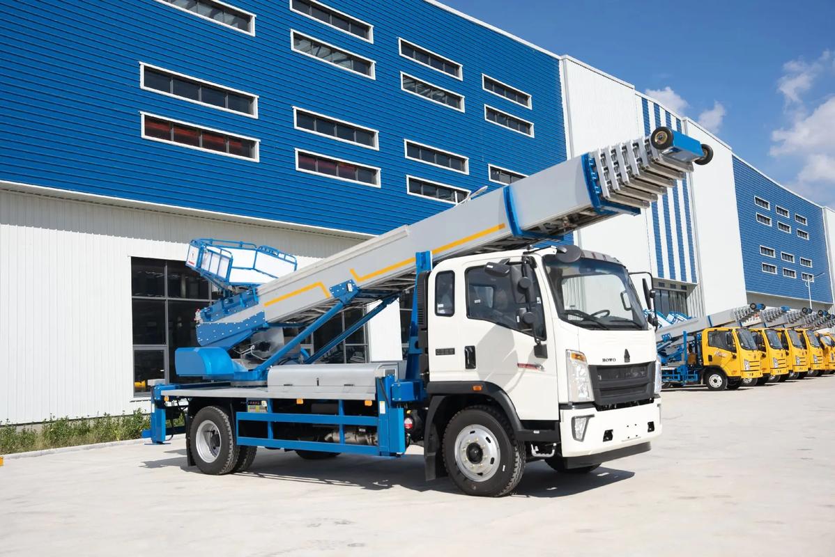 青龙出租云梯车高空作业车 建筑垃圾搬运